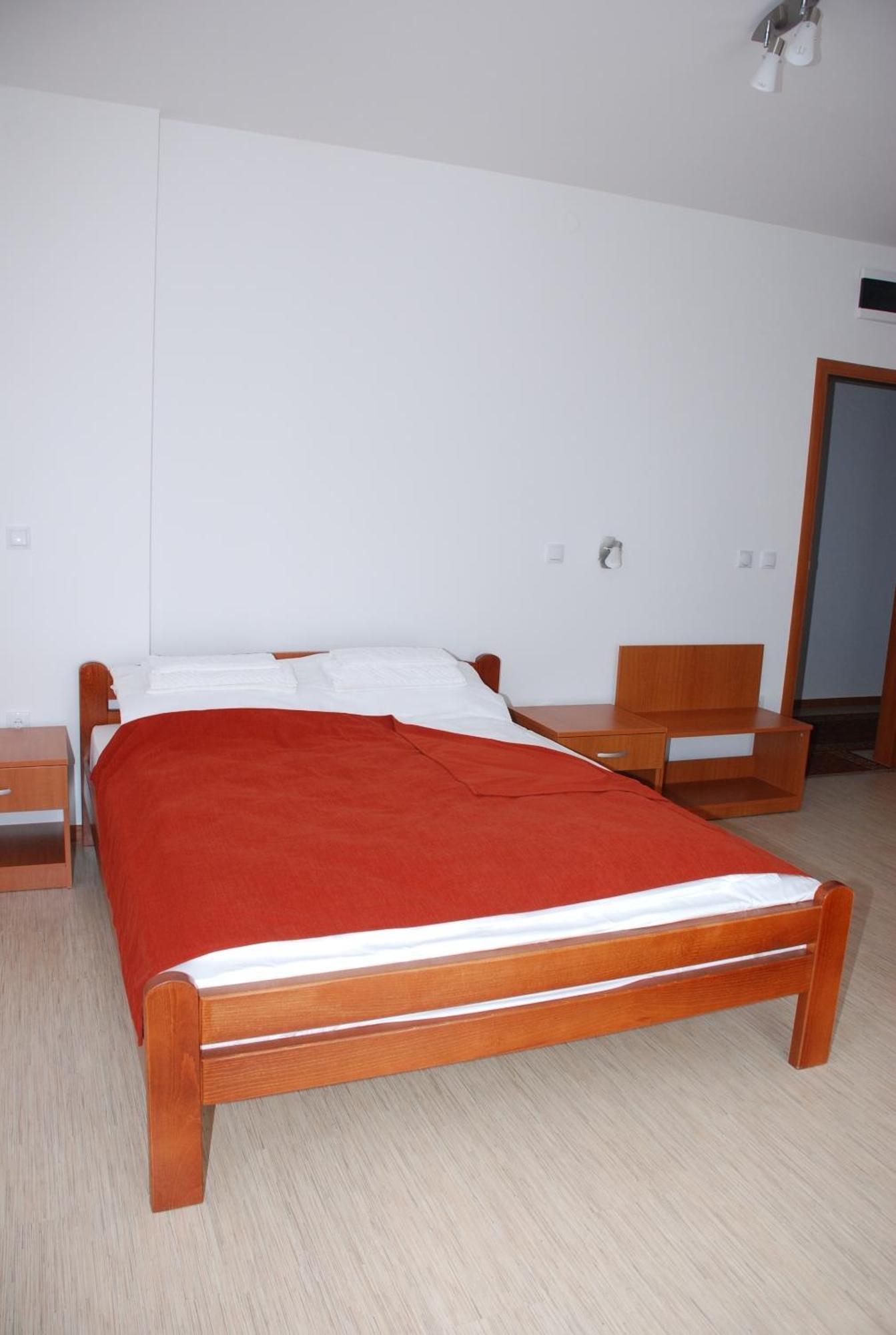 M Garni Hotel Vranje Buitenkant foto