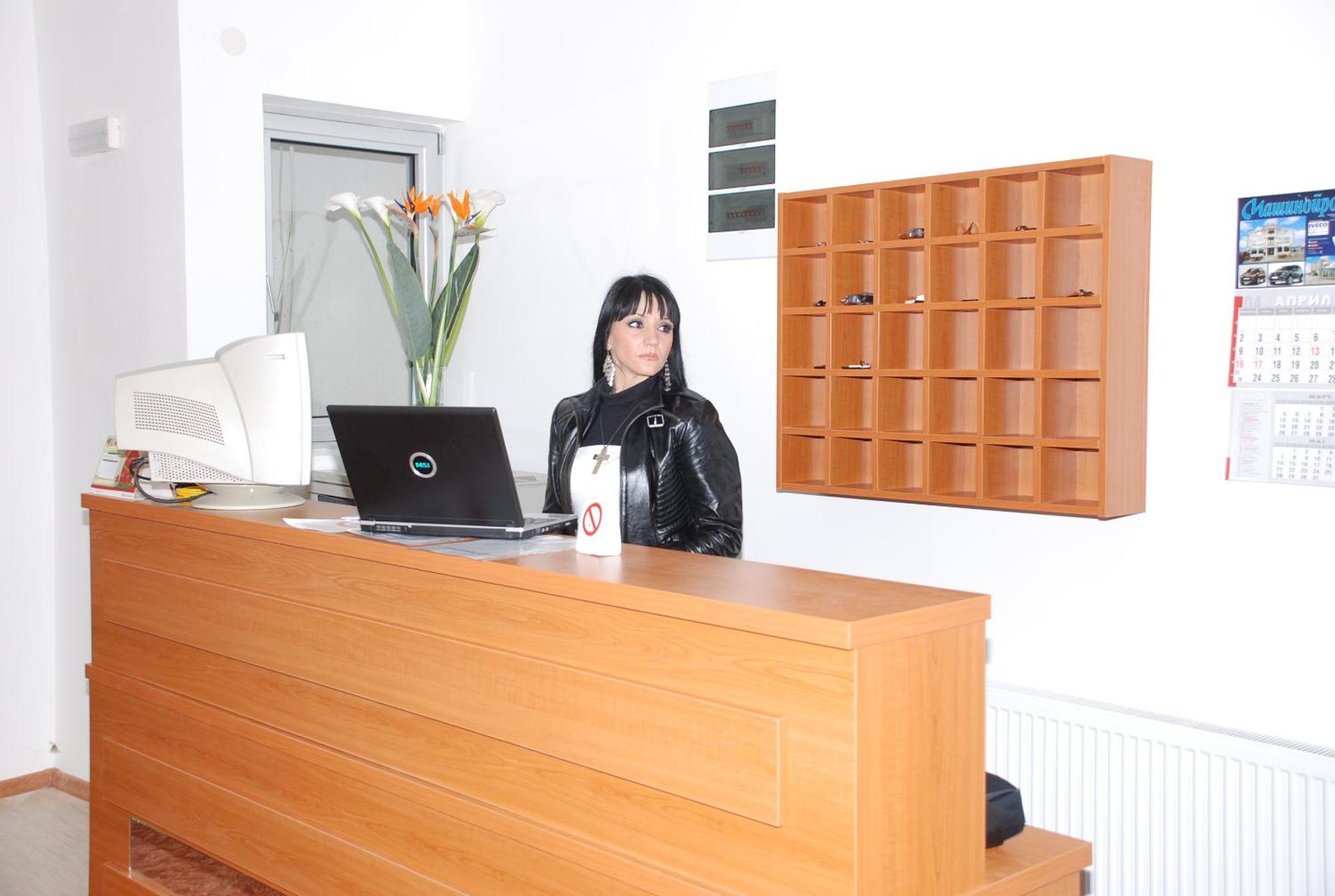 M Garni Hotel Vranje Buitenkant foto